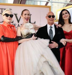 <i>The Devil Wears Prada 2</i> ya llegó a las salas y, como era de esperarse, volvió a poner a Runway en el centro de la conversación cultural. Pero más allá de la pantalla, la película está llena de decisiones creativas, guiños ocultos y detalles de producción que pasan fácilmente desapercibidos. Desde elecciones de vestuario hasta anécdotas del elenco y recreaciones meticulosas de escenarios, estos son datos que quizás no sabías de la secuela.