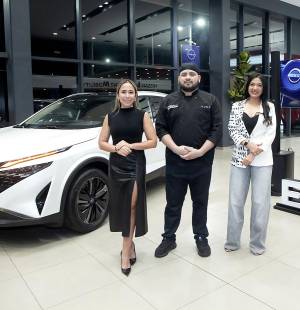 Diana Pineda, gerente de ventas de Grupo Q, el chef Kevin Cruz y Nohely Herrera.
