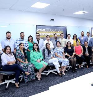 Banco Cuscatlan celebró con éxito su primer encuentro exclusivo para clientes PYME, una iniciativa que busca fortalecer el crecimiento de las pequeñas y medianas empresas. Bajo el título “Mi empresa, mi familia: Creciendo en conjunto con visión estratégica” , el experto Javier del Cid compartió valiosos consejos sobre cómo manejar las finanzas y proyectar una visión sostenible para los negocios familiares. Con el apoyo de UNITEC Business School, el evento reafirma el compromiso de Banco Cuscatlan de brindar herramientas para el desarrollo de los empresarios.