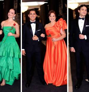 Un momento que quedará grabado en su memoria para siempre. Los seniors 2025 celebraron su prom night con entusiasmo y emoción a flor de piel. Uno de los momentos más especiales de la velada fue el desfile, donde los orgullosos padres acompañaron a sus hijos hasta el salón de baile, marcando el inicio de una noche mágica que jamás olvidarán.