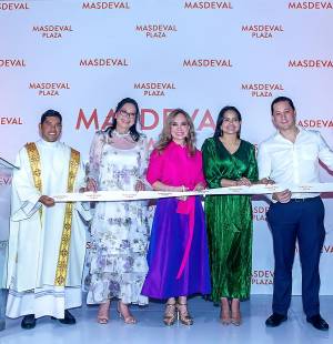 Masdeval Plaza abrió sus puertas con una velada llena de emociones, agradecimientos y una visión clara de futuro. Socias, aliados e invitados especiales se reunieron para celebrar la culminación de este ambicioso proyecto comercial y habitacional, marcando un nuevo capítulo en el desarrollo urbano de la ciudad.