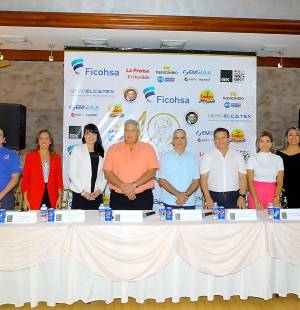 La junta directiva de la Fundación Obras Sociales Vicentinas, OSOVI, anunció que la nominación para la entrega del Premio Antonio Quetglas 2023 ha comenzado. En la imagen: Fátima Mejía de Costas Burger; César Iván Aguilar de EmSula; Paola Rietti de Televicentro; Teresa Pérez de Ficohsa; Juan Carlos Sabillón; el padre Fausto Leonardo Henríquez y Jesús Canahuati de Fundación OSOVI; Azucena Tróchez de Elcatex, Georgina Barahona de GK Global y Giselle Caballero de La Prensa