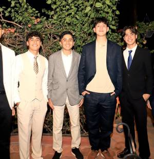 La generación 2025 de San Francisco de Sales Catholic School de Tegucigalpa vivió una noche inolvidable durante su última reunión de despedida, antes de la tan esperada gala de graduación. Fue en el restaurante El Padrino donde los 15 estudiantes se reunieron para compartir una velada llena de alegría, amistad y recuerdos imborrables. En la foto: Enry Rodríguez, Elías Salomón, Joseph Sierra, Patrick Walters, Alberto Zúniga y Luis Mejía.