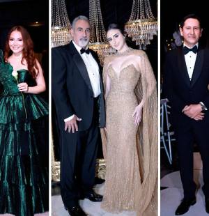 Los seniors 2026 Del Campo School dieron inicio a una de las noches más esperadas de su último año escolar. El tradicional desfile junto a sus padres llenó de orgullo y sentimientos, marcando el comienzo de una noche inolvidable en el Centro de Convenciones del Hotel Honduras Maya.