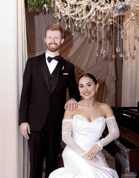 Andrea Jordan y Walter Smith dieron el “sí, acepto” en el altar de la Iglesia Sagrada Familia de la Fundación MHOTIVO, celebrando la formalización de su amor entre familiares y amigos en el Hotel Copantl &amp; Convention Center. En la foto: Los nuevos esposos Walter y Andrea Smith.