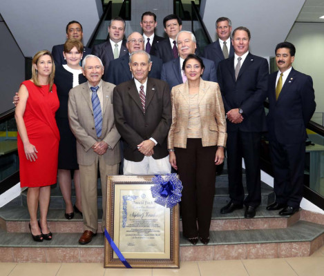 Homenaje a Napoleón J. Larach