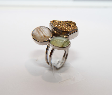 Anillo con montadura de plata 925 y amatistas en bruto by D'Santos Joyeros<br/>