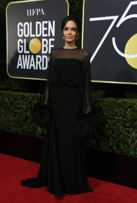 Angelina Jolie arrives for the 75th Golden Globe Awards on January 7, 2018, in Beverly Hills, California. / AFP PHOTO / VALERIE MACON $!Angelina Jolie arrives for the 75th Golden Globe Awards on January 7, 2018, in Beverly Hills, California. / AFP PHOTO / VALERIE MACON