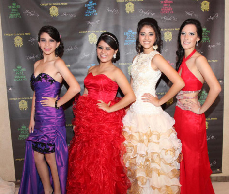 Seniors de la Mayan School se graduan
