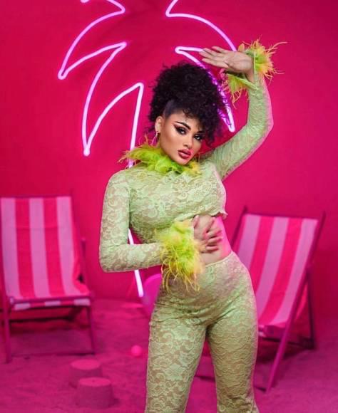 Cesia Sáenz, con su talento y dedicación, se posiciona como una figura destacada en la escena musical y teatral, llevando consigo el orgullo de representar a su país en el extranjero. Su participación en “Priscilla, reina del desierto” promete ser un hito en su carrera y una experiencia inolvidable tanto para ella como para su público.