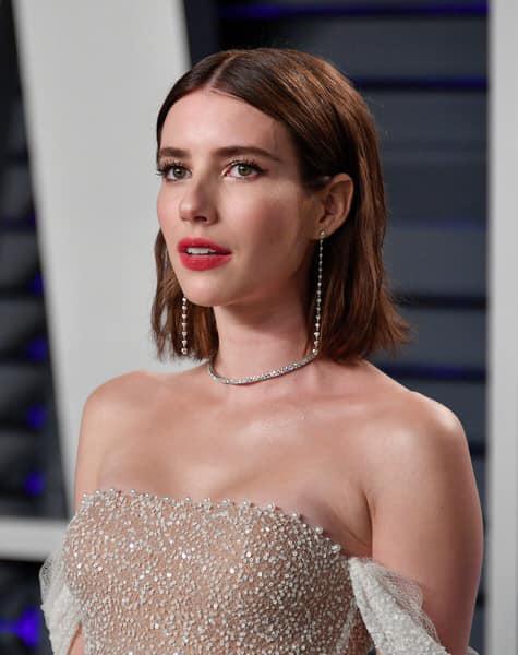 <b>Emma Roberts</b>En 2013, Emma fue arrestada por violencia doméstica después de golpear a su novio, Evan Peters, en un cuarto de un hotel. Según reportes, la policía encontró a Peters sangrando por la nariz.