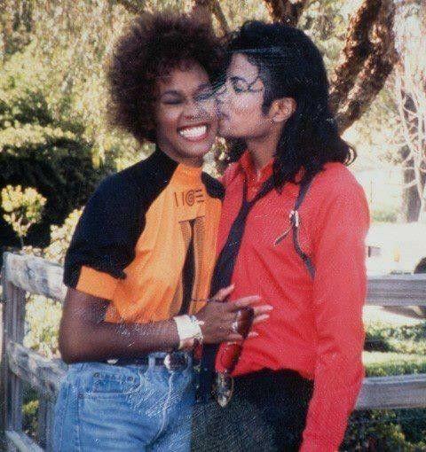 Michael Jackson siempre esperó que su relación con Whitney Houston fuera más allá y soñaba con casarse con ella, aunque eso nunca se concretó.