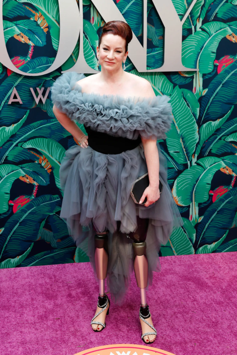 Katy SullivanLa atleta paralímpica se presentó a la gala vistiendo un diseño de Christian Siriano.