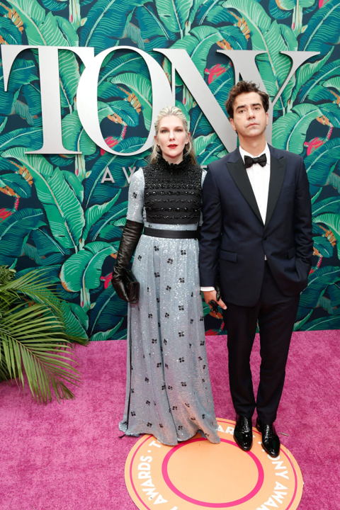 <b>Lily Rabe y Hamish Linklater</b>La actriz de la serie “American Horror Story” se vistió de Erdem.