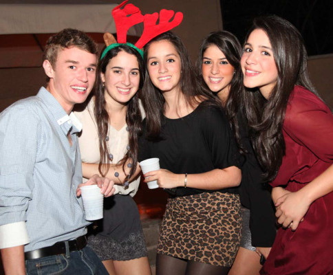 Gift exchange de los Seniors de la Americana
