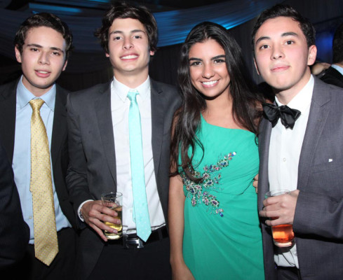 La prom de la Escuela Americana