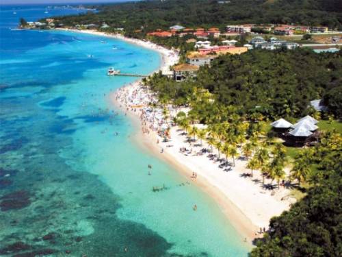 HONDURASEn el corazón de Centroamérica destaca la belleza de las Islas de la Bahía, en especial la de su emblemática playa West Bay en Roatán, catalogada como una de las 25 mejores del mundo, según la lista de TripAdvisor.