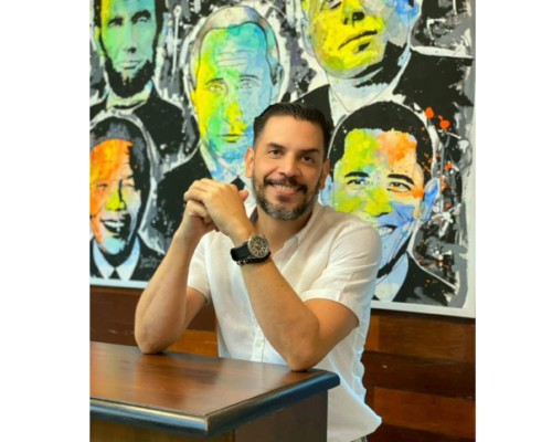 Julio Flores cautiva a Honduras con su pop art