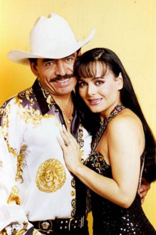 ¿Te has preguntado cómo comenzó la historia de amor de Maribel Guardia y Joan Sebastian? La pareja tuvo una relación corta, pero llena de pasión. De su matrimonio nació Julián Figueroa, su único hijo, quien falleció el pasado 8 de abril.