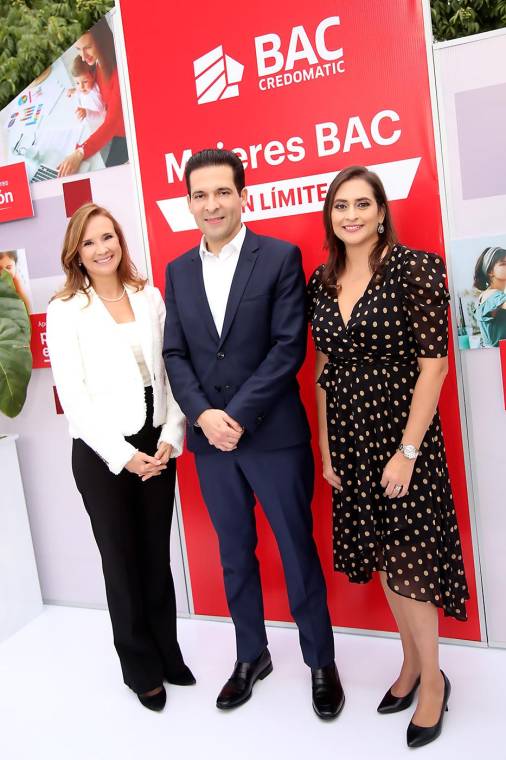 Gisela Sánchez, Carlos Handal y Valeria Ríos durante el lanzamiento del programa Mujeres BAC Sin Límites, que surge con el propósito de promover una sociedad más próspera, inclusiva y equitativa, que contribuya a la reactivación económica del país y que potencie la participación de las mujeres.