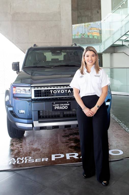 ¡Explora nuevos horizontes con el renovado Land Cruiser Prado 2025 presentado por Corporación Flores, distribuidor exclusivo de TOYOTA en Honduras! Con 3 modos de manejo adaptables a cualquier terreno, desafía cada obstáculo con confianza respaldado por la tecnología de vanguardia de Toyota. Prepárate para una experiencia de conducción sin límites.