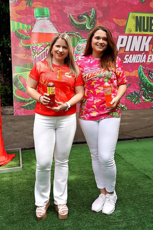 Melissa Villegas, gerente de marca Lipton, y Alejandra Pombo, gerente de marca Mountain Dew.