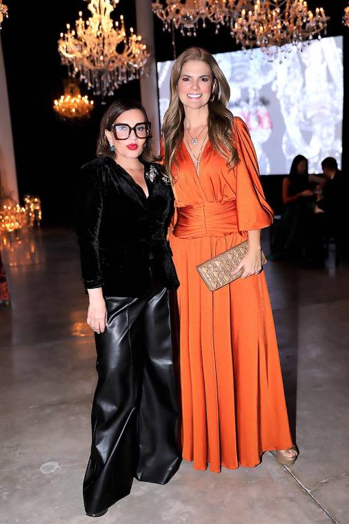 Septiembre es el mes más esperado para la industria creativa hondureña. La IX edición de BAC Estilo Moda celebró durante dos días una verdadera fiesta en la que diseñadores consagrados, emergentes, así como la firma española CASONA, invitada internacional; presentaron en Invernaderos del Trigo sus propuestas Primavera- Verano 2025. En la imagen, Blanca Bendeck. editor-in-chief de Estilo junto a la presentadora de Caracol TV, Rochi Stevenson, invitada especial al evento.