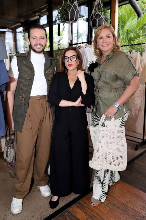 El restaurante Bombau se transformó en un vibrante escenario de moda con el trunkshow de BAC Estilo Moda 2024, donde nuestros diseñadores deslumbraron al público con sus propuestas SS25 directamente desde la pasarela. Los invitados no solo tuvieron la oportunidad de adquirir estas exclusivas piezas, sino también de disfrutar de música en vivo, cócteles de bienvenida y una exquisita selección gastronómica.