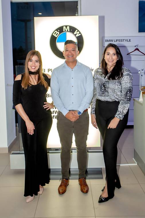 Vanessa Ortiz, gerente de marca de BMW; Juan Yael Jiménez de ventas y Brenda Alvarado, jefe comercial de Excel.