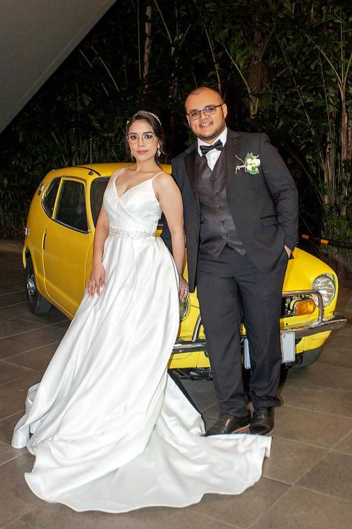 Los recién casados Patricia Pavón y Robert Jones.