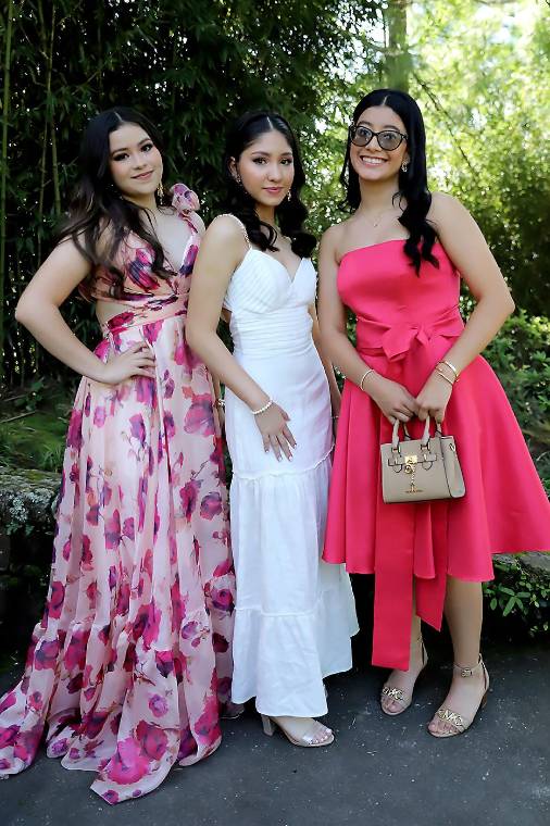 Con entusiasmo palpable, los seniors 2024 de la International School of Tegucigalpa se reunieron en La Cumbre para deleitarse con su desayuno anual tradicional. En esta mañana radiante, saborearon cada momento de esta primera celebración, anticipando con emoción y meticulosidad su graduación el próximo año.