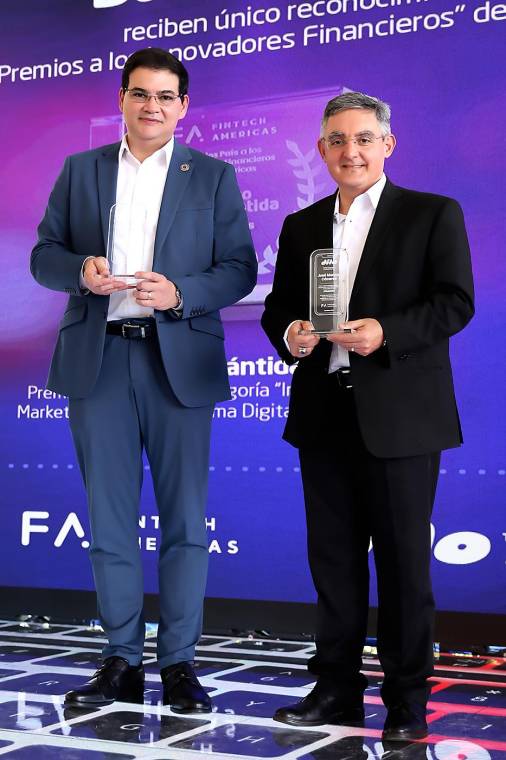 El vicepresidente Corporativo de Imagen y Comunicaciones de Banco Atlántida, Carlos Girón y