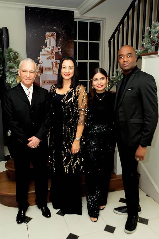 Givenchy y Perfumerías Magie nos abrieron las puertas a un cuento encantado en “Givenchy: A Festive Winter Escape”. Una noche de elegancia y calidez, compartiendo una cena exquisita en la grata compañía de Aguinaldo Leandro, el talentoso maquillista internacional de Givenchy.