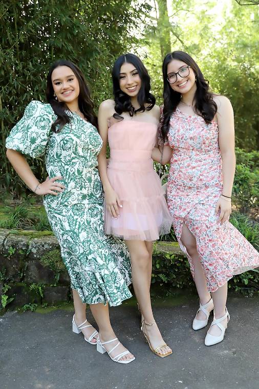 Una mañana rebosante de alegría y entusiasmo envolvió a los estudiantes de último año de La Estancia School durante su celebración de su tradicional desayuno en La Cumbre. En este evento especial, reflexionaron sobre los años previos que los han unido como compañeros y compartieron la emoción de este nuevo comienzo. Posteriormente, deleitaron sus paladares con el exquisito menú preparado exclusivamente para la ocasión.