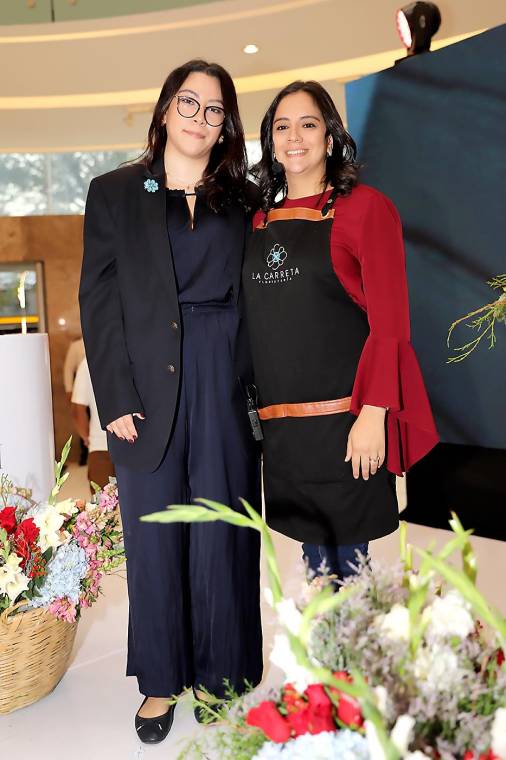 Tali Espinoza y Stephanie Custodio.