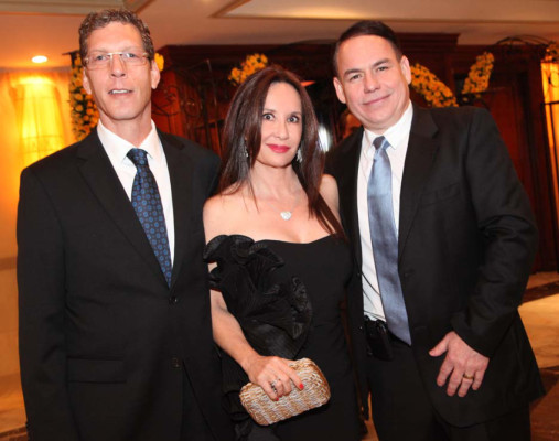 Banco Atlántida continua celebrando