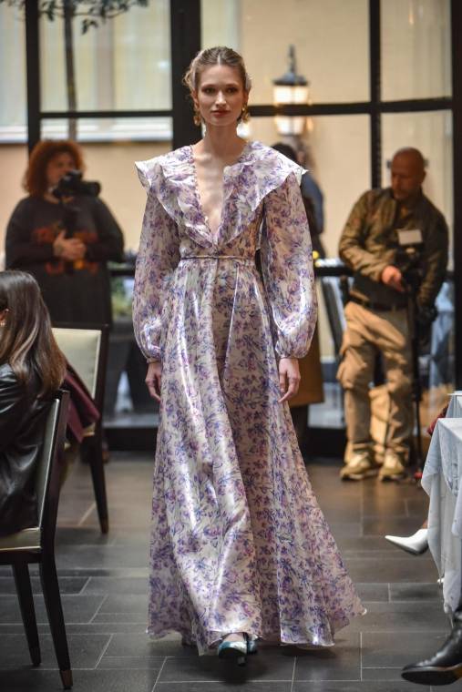 Milan Fashion Week ya extendió sus pasarelas con las propuestas de los grandes de la moda italiana para el Otoño-Invierno 2026/2027. Luisa Beccaria abrió la semana con su propuesta cargada de mini prints florales presentada en el Carlton Hotel.