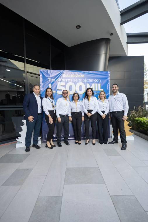 Banco CUSCATLAN lanza su promoción <b>“¡En esta Navidad tus ahorros se triplican!”</b>, que premiará a 10 ganadores con un total de <b>L.500,000 en premios</b>. Del 20 de noviembre de 2024 al 26 de enero de 2025, los clientes podrán participar acumulando boletos electrónicos al abrir cuentas, incrementar sus ahorros o realizar depósitos específicos. Cada boleto aumenta las posibilidades de ganar, incentivando el hábito del ahorro en todo el país. Para más información, visita sus agencias, página web o redes sociales. <b>¡Ahorra, participa y gana grandes premios esta Navidad!</b>