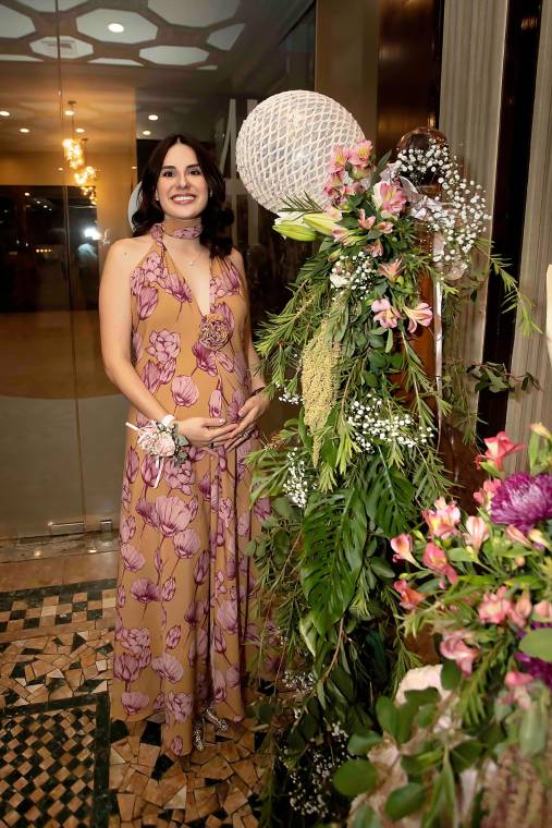 En una tarde llena de elegancia y emoción la familia de Arista Mainardi de Ramos y su esposo Fernando Ramos celebraron el baby shower tan esperado de su hija Catalina Ramos Mainardi en el Salón Mediterráneo del Club Hondureño Árabe donde las invitadas disfrutaron de una tarde llena de momentos especiales y alegría.