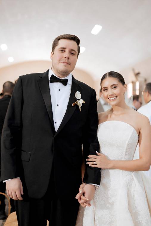 En una tarde maravillosa en la ciudad de Copan Ruinas se llevo a cabo la boda eclesiástica de Johannes Múller y Ruth Panayotti en la Iglesia San José Obrero de Copán Ruinas, un momento especial que reunió a sus familiares y amigos más cercanos para la celebración de su matrimonio.