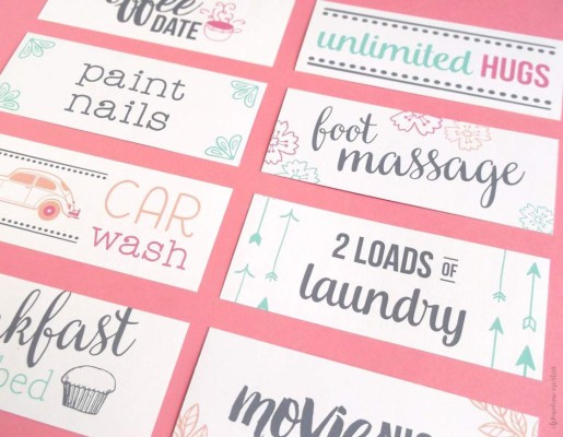 6. Una ayuda extra como regalo. Los que tienen pequeños en casa pueden ayudarles a hacer este regalo para mamá. Toda madre con niños ha estado de profesora, cocinera etcétera…así que este domingo es perfecto para darle un descanso. Cuando yo era niña a mi mama le hacíamos tickets para ayuda con tareas de la casa, por ejemplo: lavar los platos, hacer la cama, recoger los platos de la mesa, llevar desayuno a la cama, masaje de pies y cualquier otra cosa para aliviarle la carga y según la edad que teníamos en ese momento. Comparto esa idea para los chicos que pueden diseñen tickets en cartulina con tareas asignadas para ayudar a mamá.