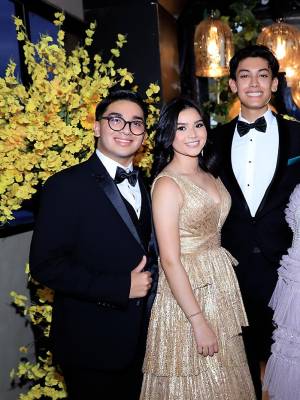 ¿Qué pasa después del brindis? ¡La fiesta, obvio! Los seniors 2025 de DelCampo School celebraron su prom con alegría desbordante, bailes inolvidables y muchísima emoción. Rodeados del cariño de quienes los acompañaron en esta etapa tan especial, cerraron el capítulo escolar con risas, abrazos y recuerdos que llevarán en el corazón por siempre.
