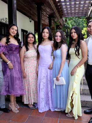 Los seniors 2026 de Acton Academy celebraron su esperado brunch en La Cuisinette, donde llegaron vestidos de gala y con la emoción a flor de piel. Fue una mañana especial para compartir, brindar y crear recuerdos que marcan el cierre de una etapa inolvidable.
