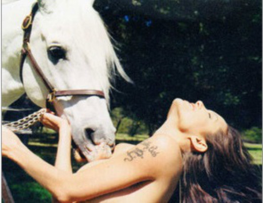 Angelina Jolie al desnudo