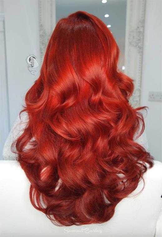 Radiant Red perfecto para un cambio de look más radical. Sí, puede que sea difícil mantener un rojizo potente, pero vale la pena darle la oportunidad ya sea para aplicarlo en todo el cabello o hacerte simples iluminaciones.