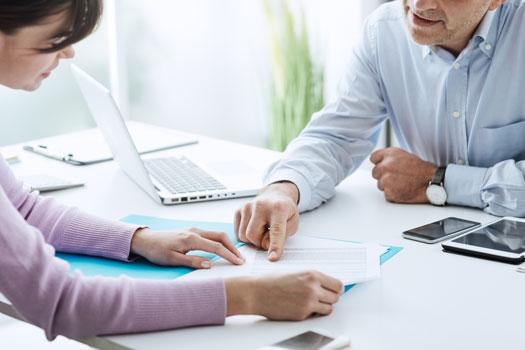 <b>Importancia de Contratar Seguros</b>Contar con seguros de gastos médicos, auto y hogar es fundamental para enfrentar eventualidades como enfermedades, accidentes o robos. Estos seguros actúan como un respaldo financiero, evitándote desembolsos significativos en momentos críticos. Invertir en la protección adecuada ofrece tranquilidad y seguridad ante imprevistos, garantizando una respuesta económica y eficiente en situaciones adversas.