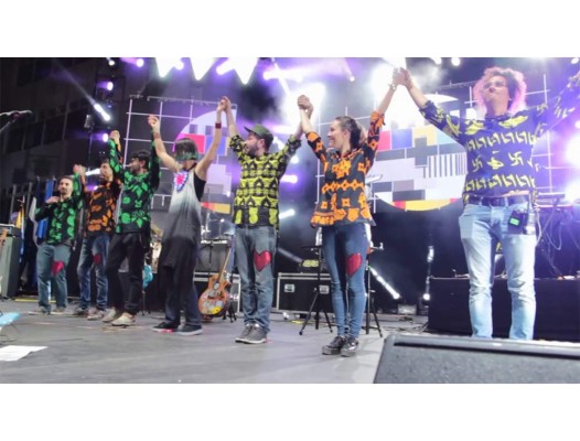 Aterciopelados en Honduras cantando por la diversidad