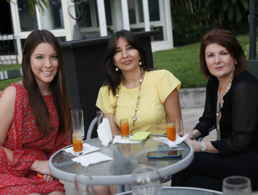 Pink party a beneficio de FUNHOCAM