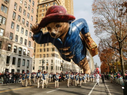 El jueves 24 de noviembre de este año marca el 90 aniversario Macy´s Thanksgiving Day Parade. Los organizadores tienen preparados para este año el debut de tres nuevos globos que recorrerán los cuatro kilómetros que recorre el desfile. Además se contará con una replica de ´Felix,el gato´, el primer globo en ser utilizado para el desfile.