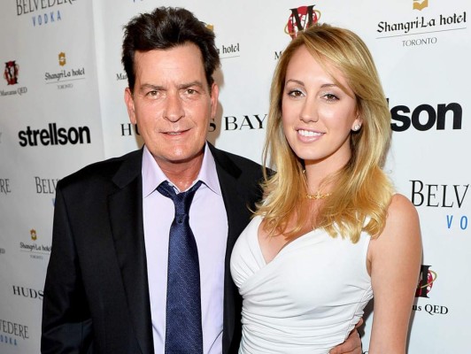 Charlie Sheen, investigado por amenazar de muerte a su ex pareja Scottine Ross